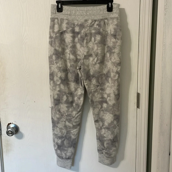 Athleta Balance Printed Jogger Tie Dye Gray and White Size Small - Picture 10 of 11